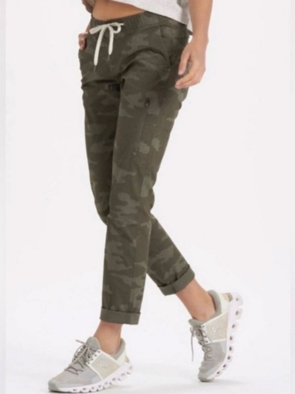 Vuori Women’s Ripstop Pants in Green Camo - NO TAGS